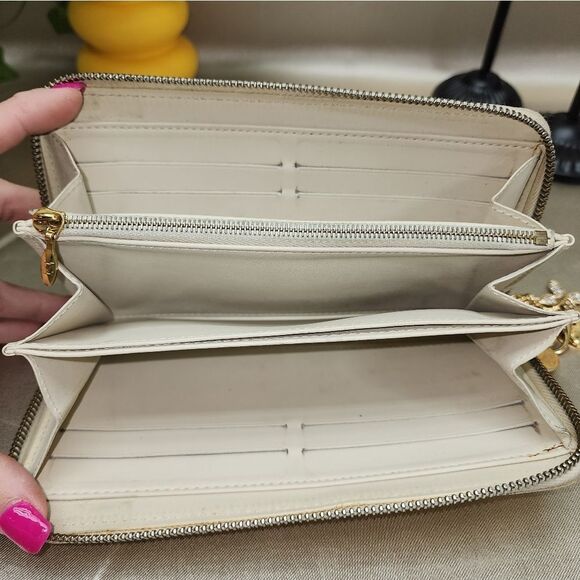 Authentic Louis Vuitton Yellow Vernis Zipper Around Wallet W/ Dust Bag - Picture 11 of 17